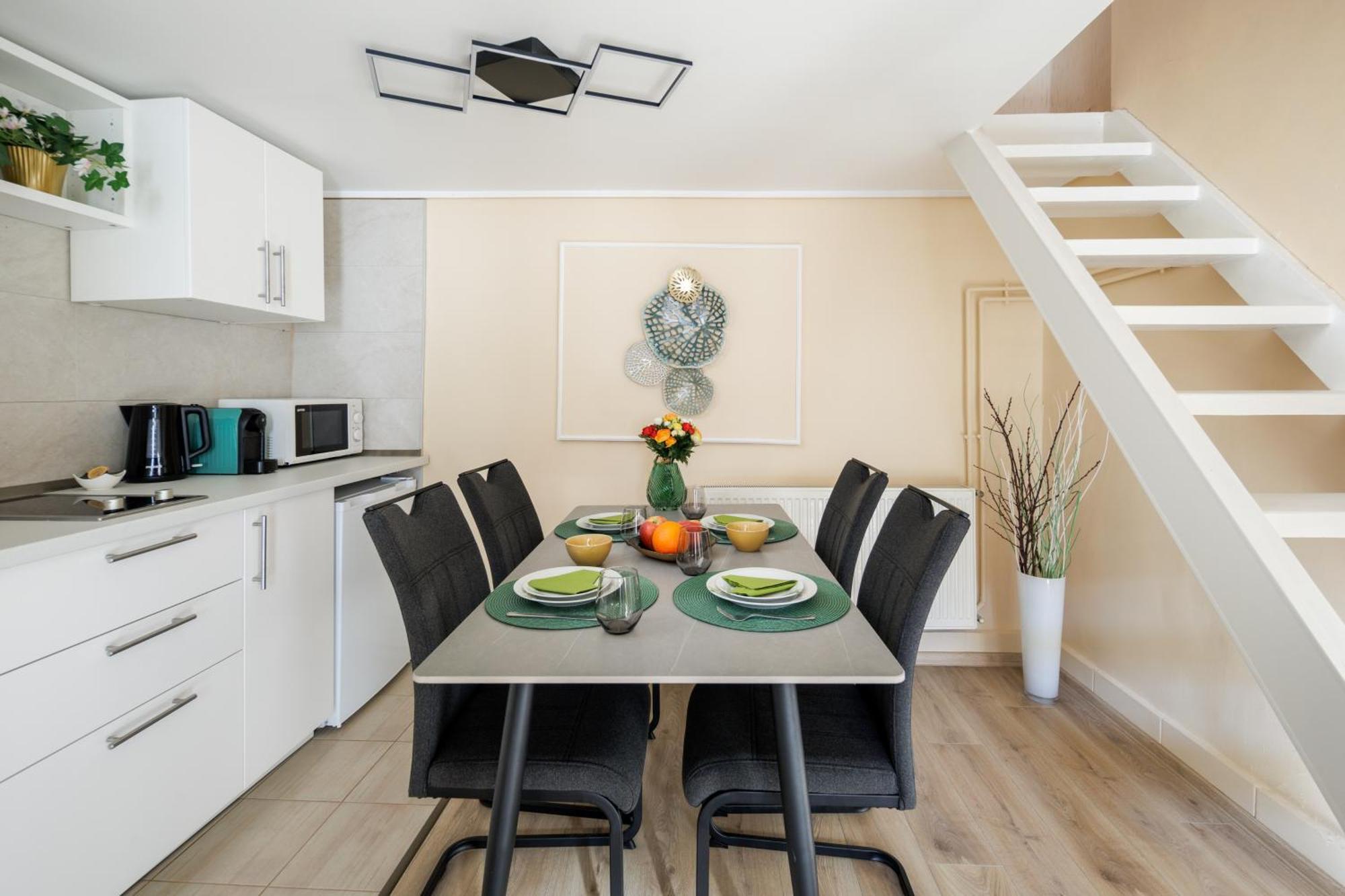 Simply The Location Apartment *